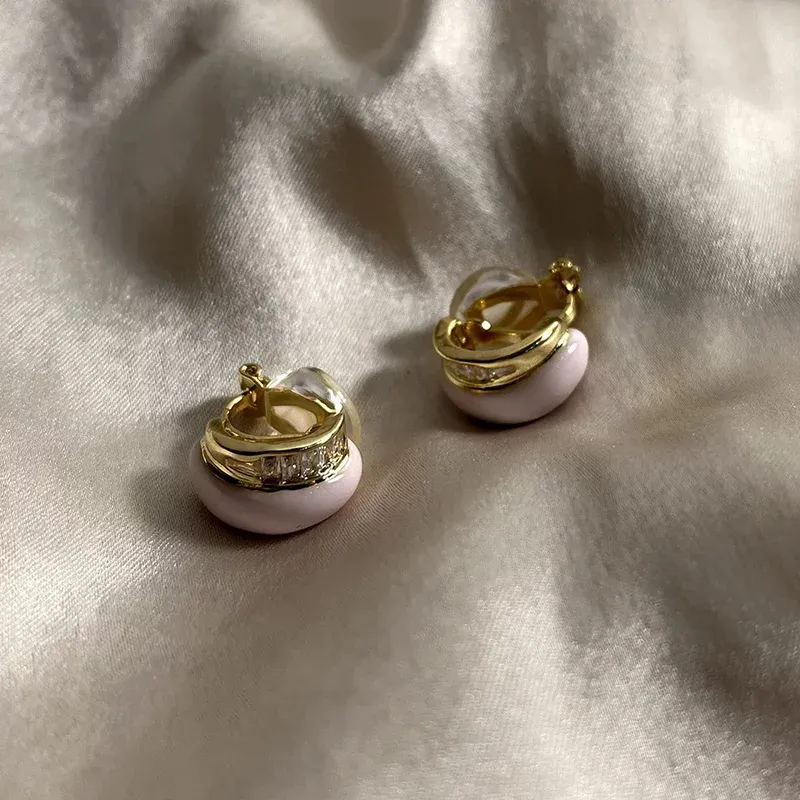 Blush Clip on Huggies