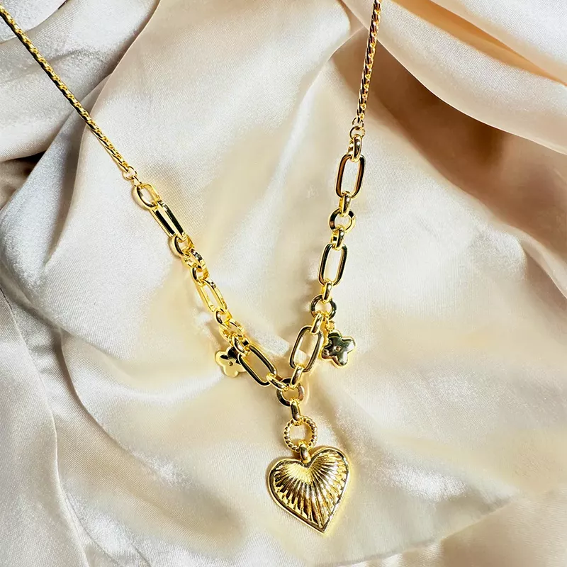 Fleur Du Coeur Necklace