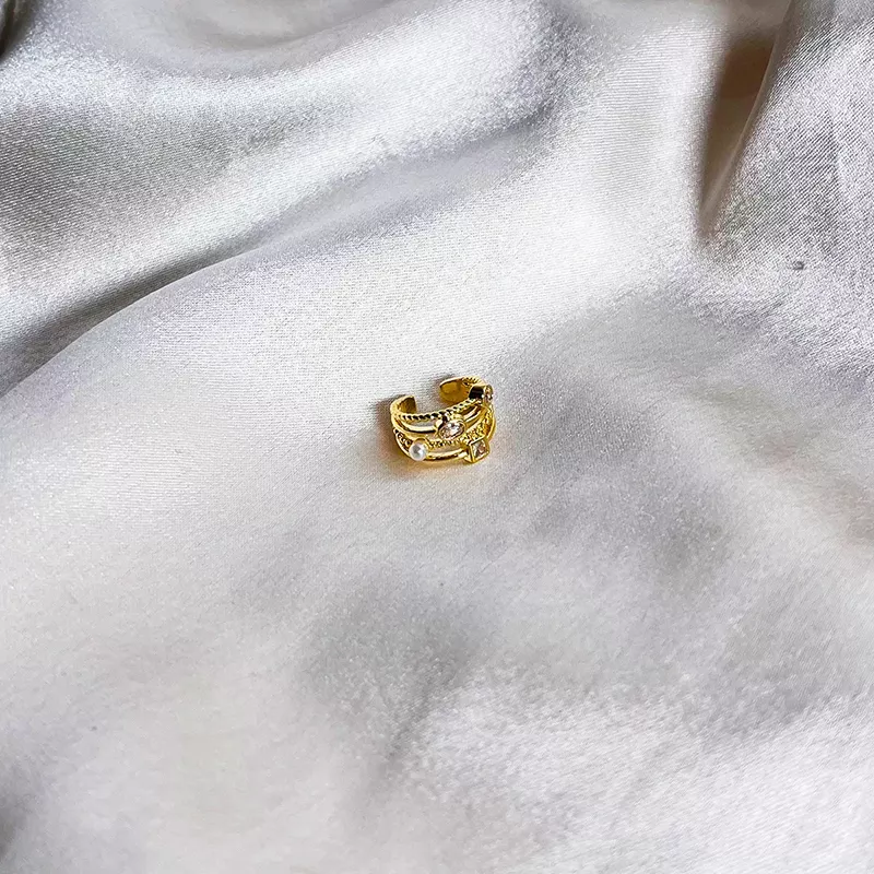 Nova Gold Loop Ear Cuff